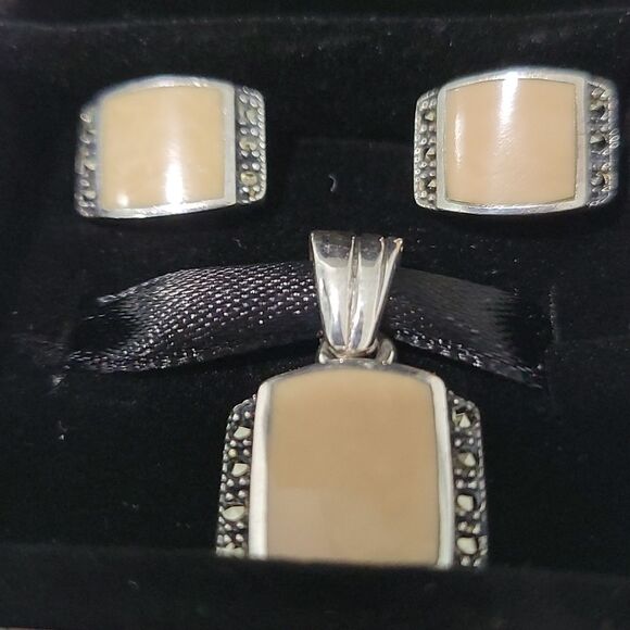 Silver Earings and Pendant Set - Picture 6 of 6